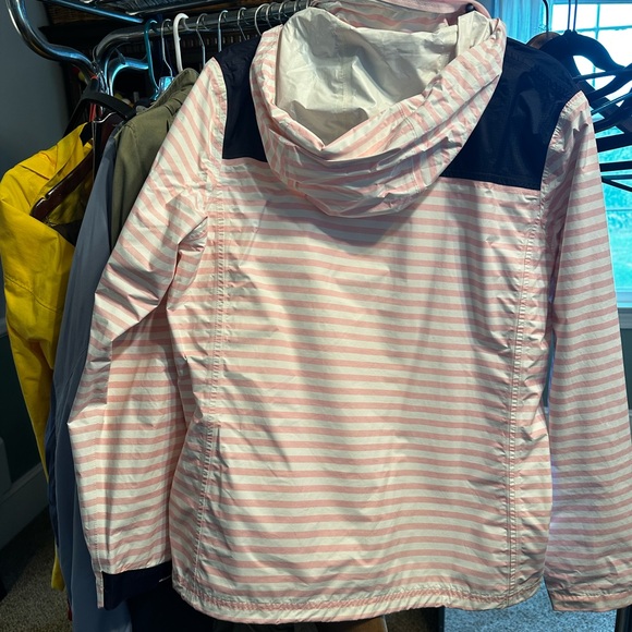 Vineyard Vines Pink & White striped popover raincoat size large - Picture 3 of 6
